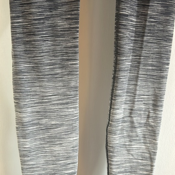 Lululemon VGUC Wunder Under High Rise ombré legging black fading to light grey - Picture 9 of 12